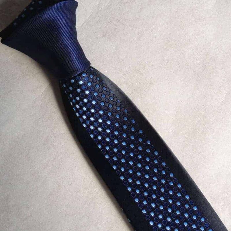 Blå prikket slips 2