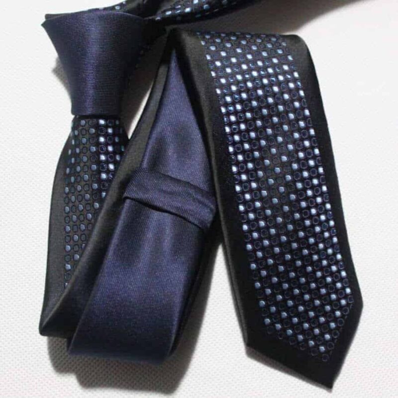 Blå prikket slips 3