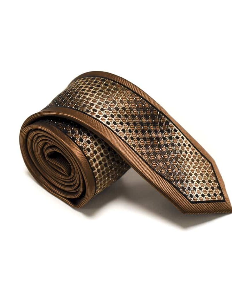 Brunt-slips-med-silkekant-og-struktur-i-midten3-1