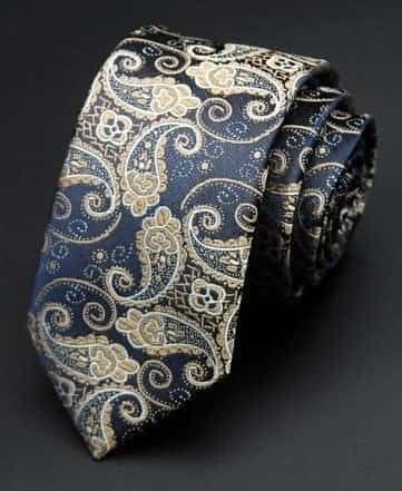 Detaljefyldt slips med motiv 5