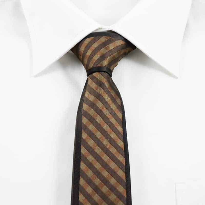Klassisk-brunt-slips-stribet-1