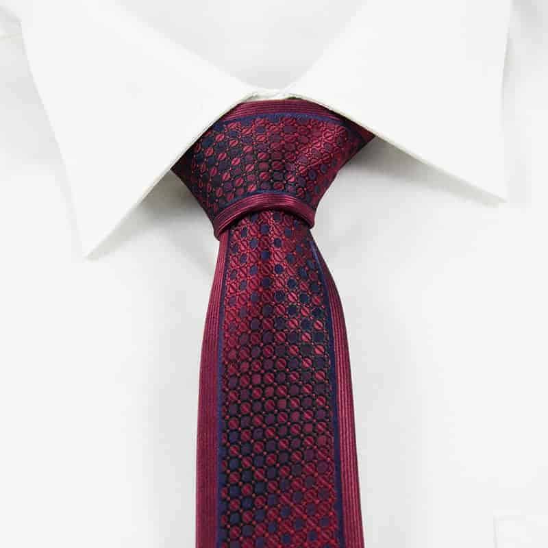 Klassisk rødt blåternet slips 6
