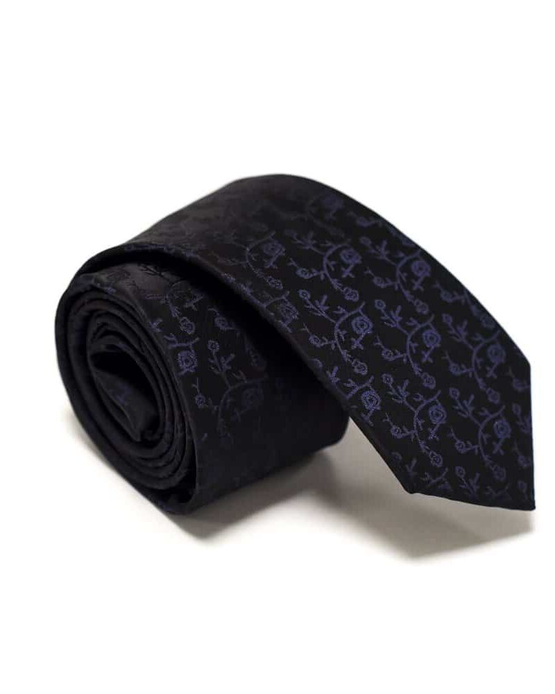 Detaljefyldt sort slips