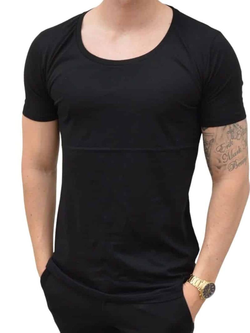 Basic T-shirt Deep Cut Sort