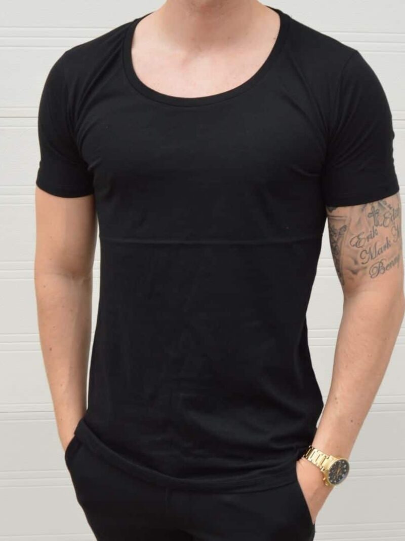 Basic T-shirt Deep Cut Sort